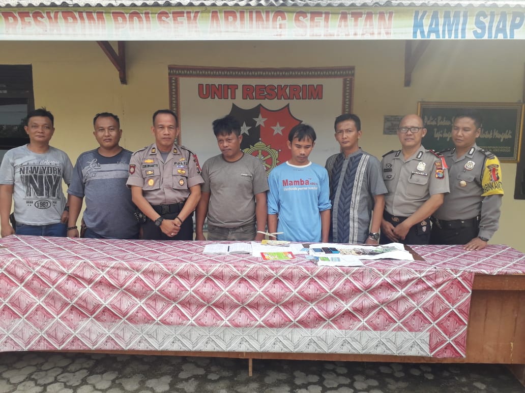 “Nyantai” Tunggu Pelanggan Sambil Rekap, Dua Pemain Judi Toto Gelap di Abung Selatan Ditangkap