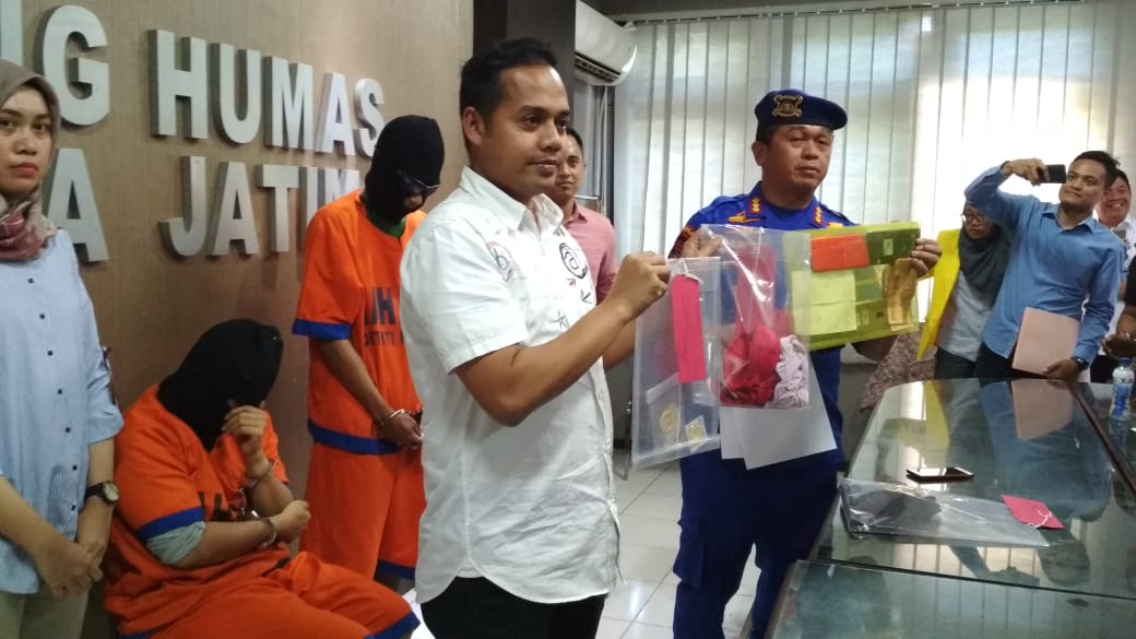 Polda Jatim Ungkap Kasus Prostitusi dan Striptis di Maxi Brilian Live Music