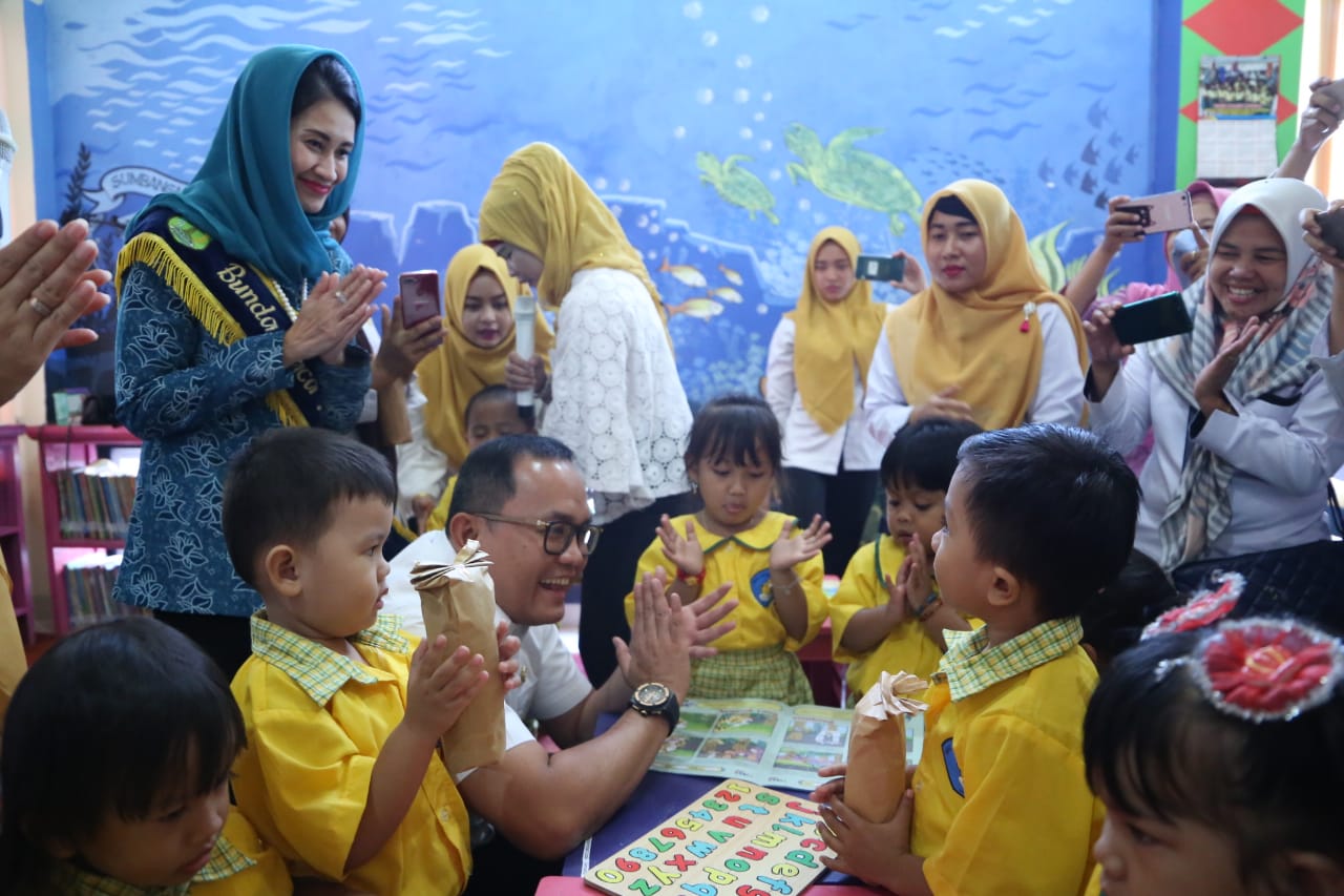 Thia Yufada Dodi Reza “Bunda Baca Muba “ Ajak Pelajar Gemar Membaca