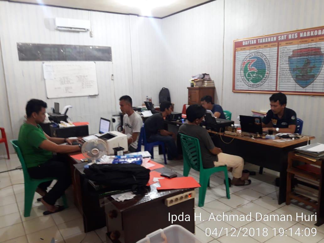 Sedang Pesta Shabu di Rumah Pengedar, Lima Warga Lampura Terciduk Polisi