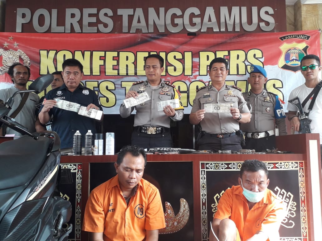 Polres Tanggamus Tangkap Sindikat Pemalsu STNK dan Nomor Identitas Sepeda Motor 