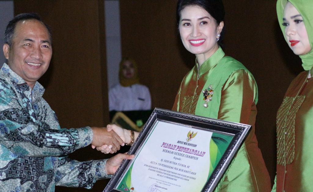 Puncak peringatan Hari Ibu ke 90 dan HUT DWP ke 19, 8 Wanita di Muba Diganjar Champion Gender
