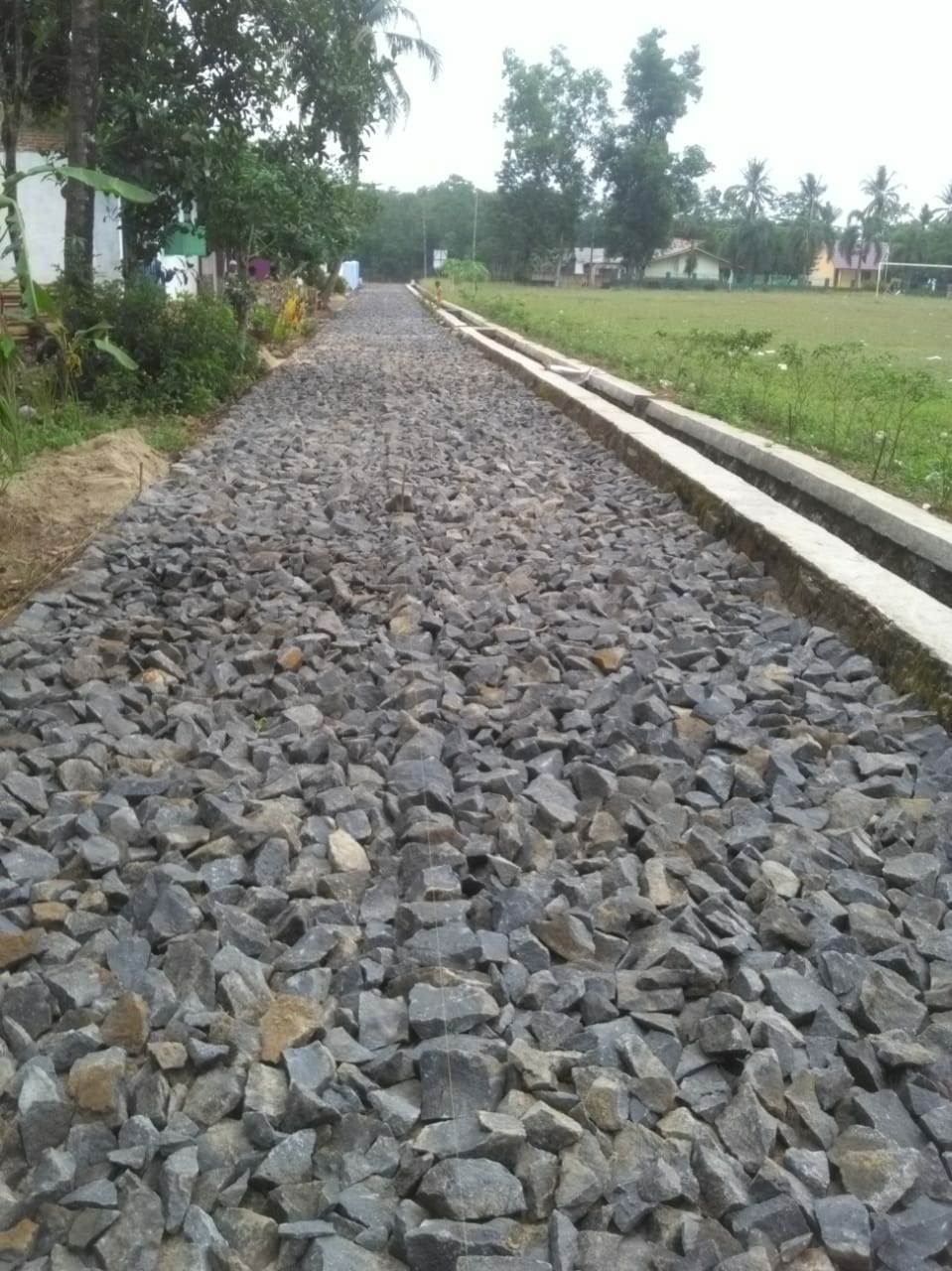 Desa Muara Jaya Perbaikin Jalan Dengan Dana Desa