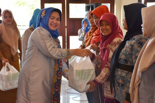 Hari Ibu, Ketua GOW Kota Metro Santuni Kaum Duafa