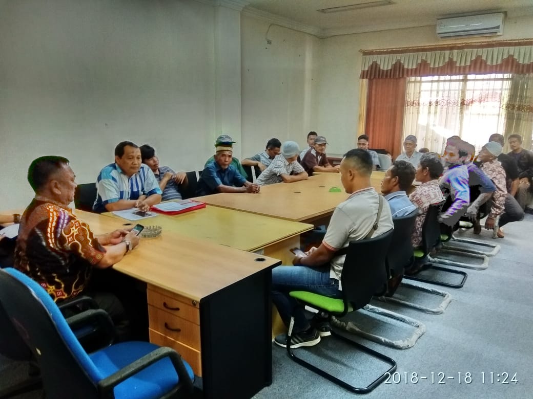 Puluhan Warga Buruh Lapak Singkong Mengadu ke DPRD Tulang Bawang