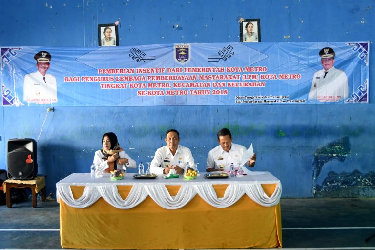 Kota Metro Bagikan Insentif Pengurus LPM