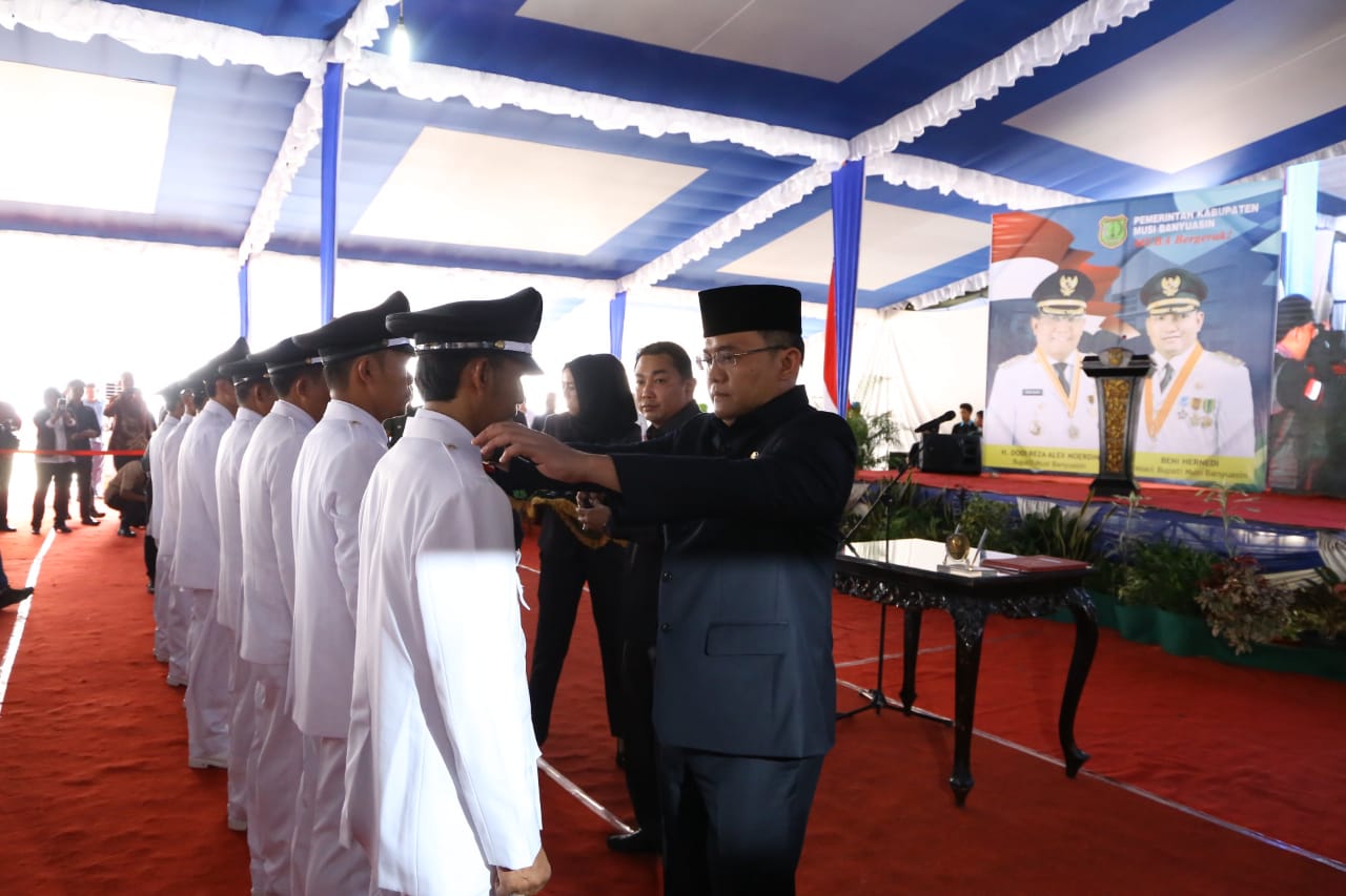 Dodi Reza Alec Kembali Melantik 8 Kades di Plakat Tinggi