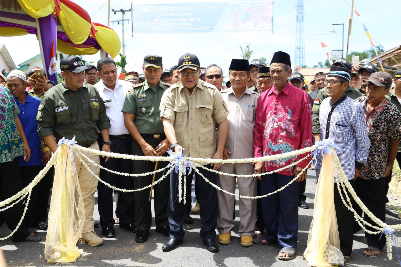 Bupati Muba Dodi Reza Resmikan Jalan Mangun Jaya di Sp 1 Plakat Tinggi Sepanjang 13,68 KM