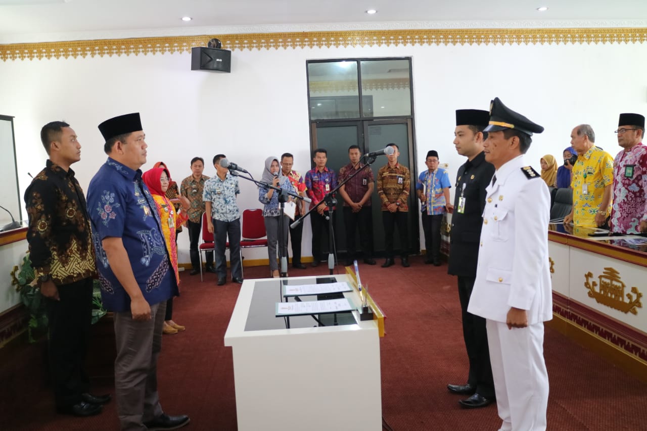 Wabub Tanggamus Lantik Camat Semaka dan Kabag Tapem