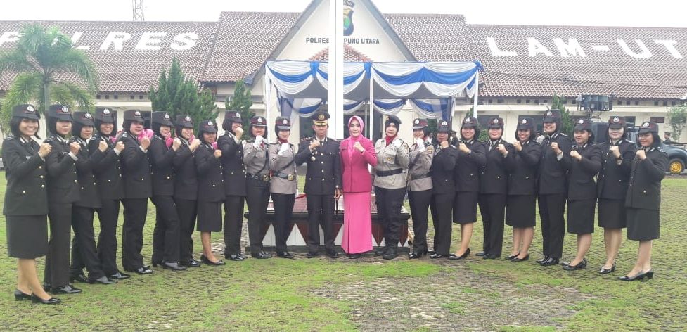 Polwan Lampura Jadi Petugas Upacara Peringatan Hari Ibu ke-90