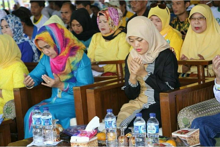 Nunik Doakan Korban Tsunami Selat Sunda dan Sekitarnya