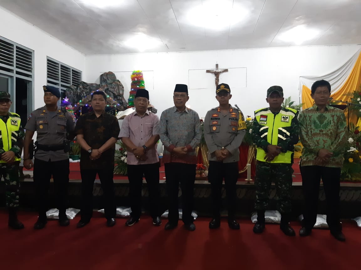 Perayaan Natal, Kapolres Lampura Bersama Forkopimda Gelar Patroli ke Gereja