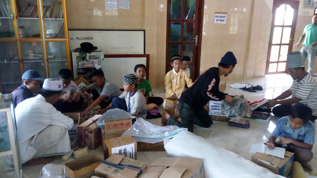 Risma Pekon Sridadi Dor to Dor Galang Bantuan Korban Tsunami Lampung Selatan