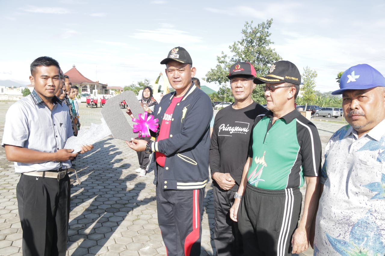 Pemkab Pringsewu Hibahkan Motor Roda Tiga Kepada Bank Sampah