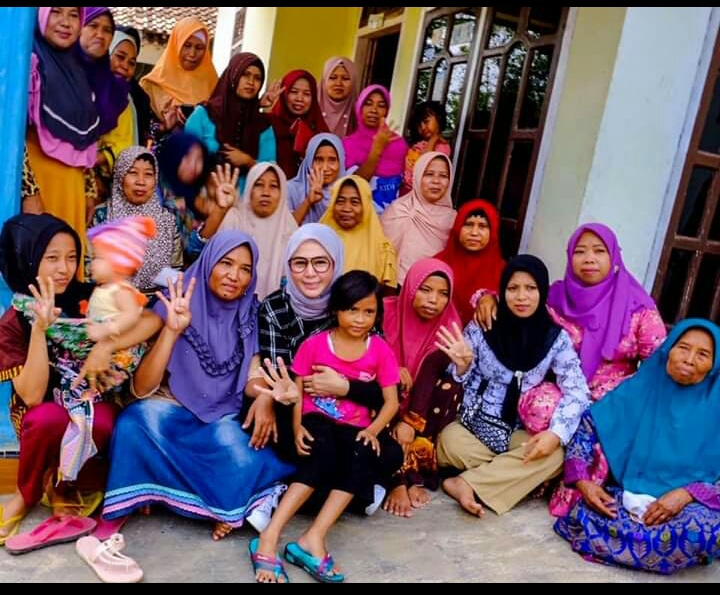 Dwie Aroem Memberikan Bantuan Mesin IKM ke KUB Berkah Jaya