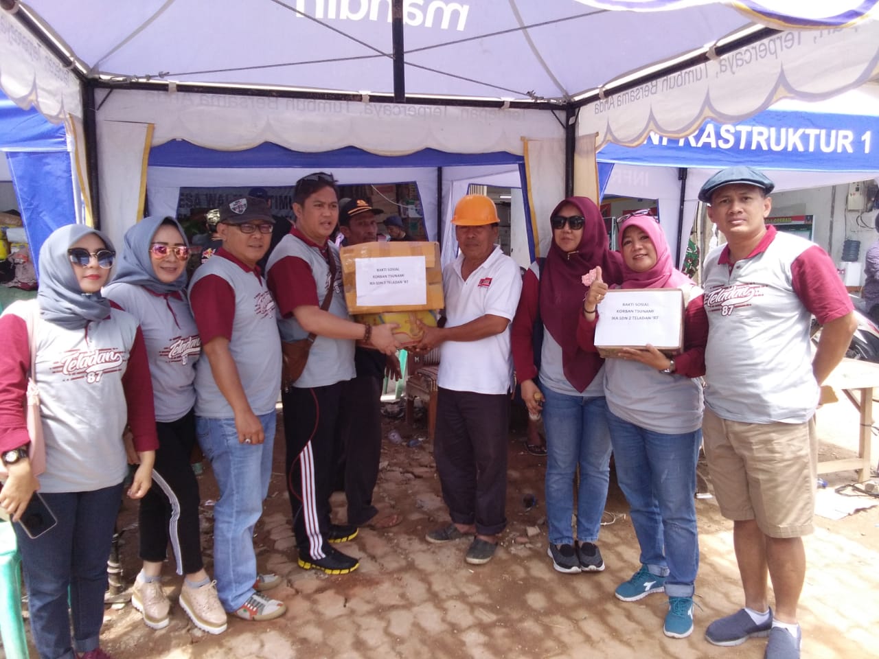 Ika SD Teladan 87 Peduli Korban Tsunami Kirim Bantuan Ke Kalianda