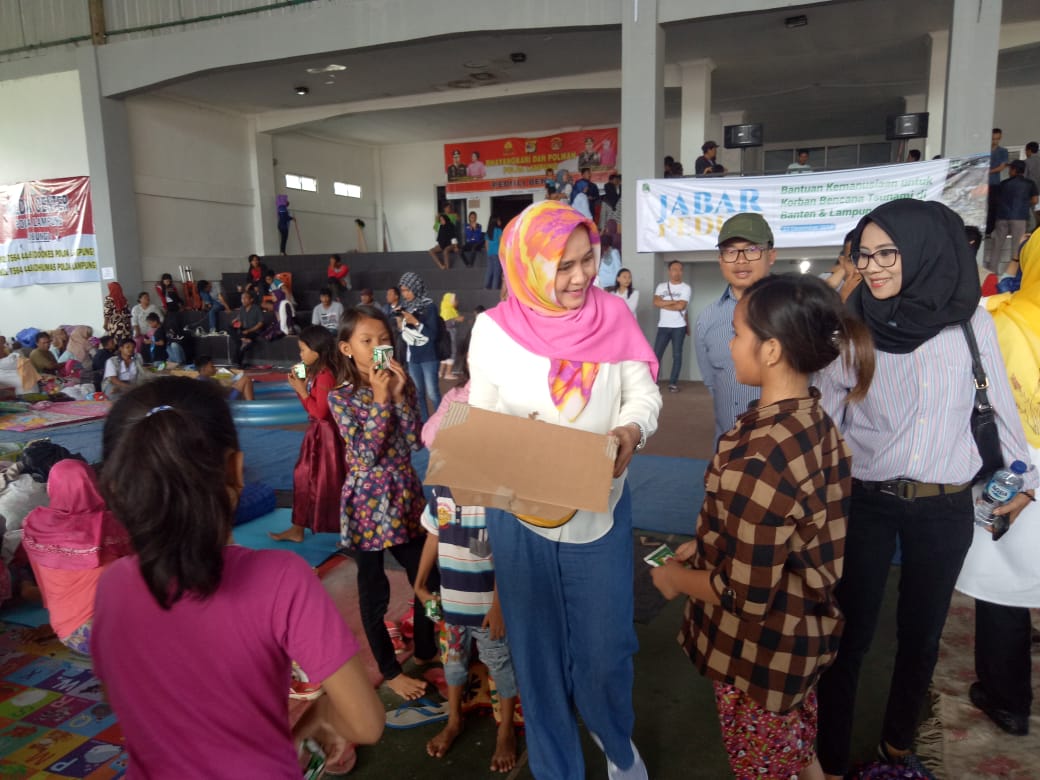 Istri Gubernur Terpilih Riana Sari Arinal Do’akan Korban Tsunami di Lampung Selatan