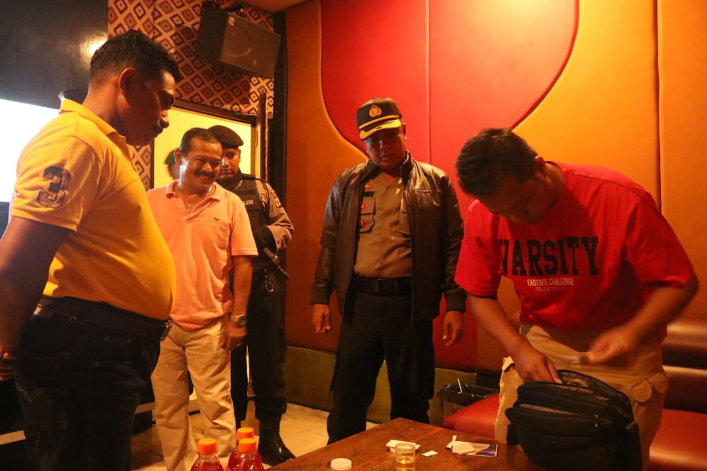 Polres Lamtim Tes Urine Pengunjung Dan Pekerja Hiburan Malam