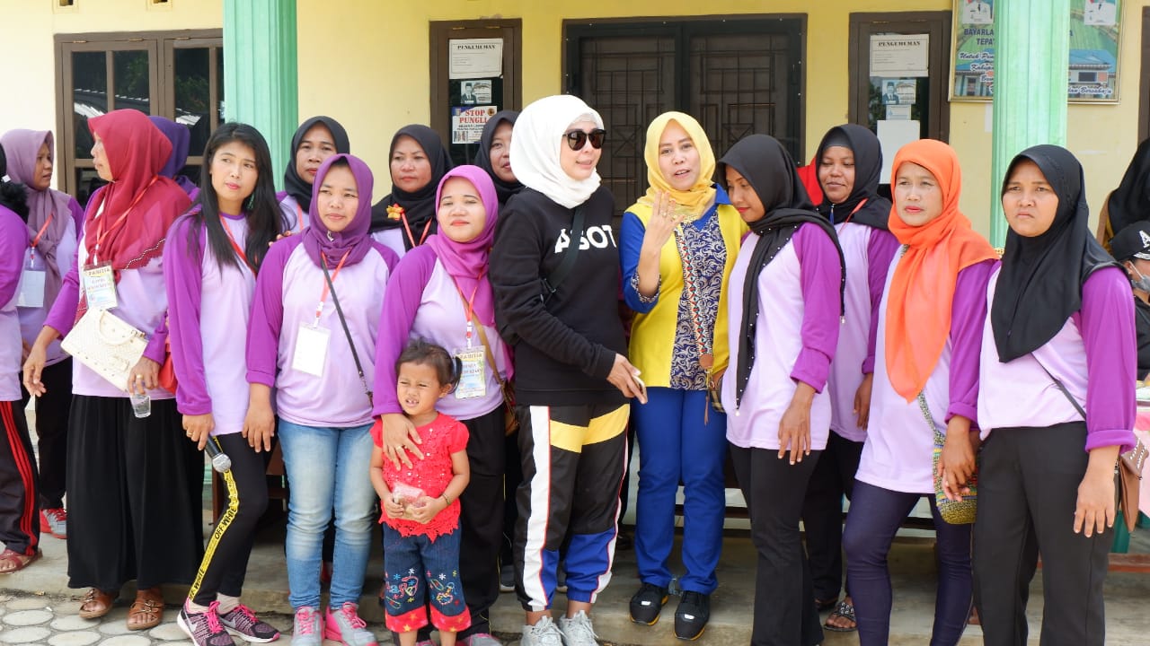 Dwie Aroem Hadiri Lomba Senam Kreasi PKK Kecamatan Adiluwih