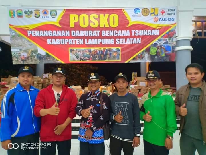 Masyarakat Penawar Tama Distribusikan Bantuan Kepada Korban Tsunami di Lampung Selatan