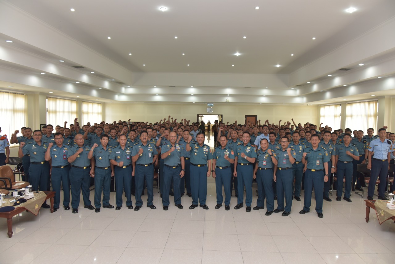 Kasum TNI Berikan Kuliah Umum kepada 294 Mahasiswa STTAL