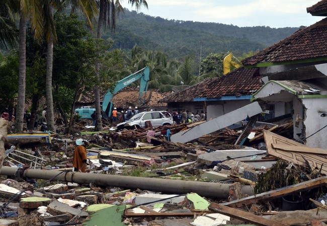 5.834 Warga Pesisir Pantai Lampung Selatan Masih Berada di Pengungsian