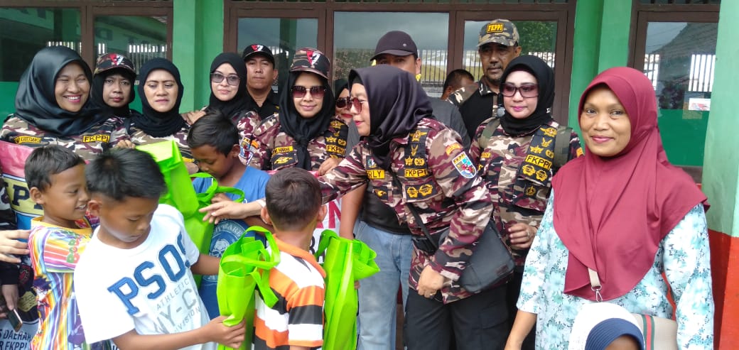 Wanita FKPPI Lampung Salurkan Bantuan Korban Tsunami Lampung Selatan