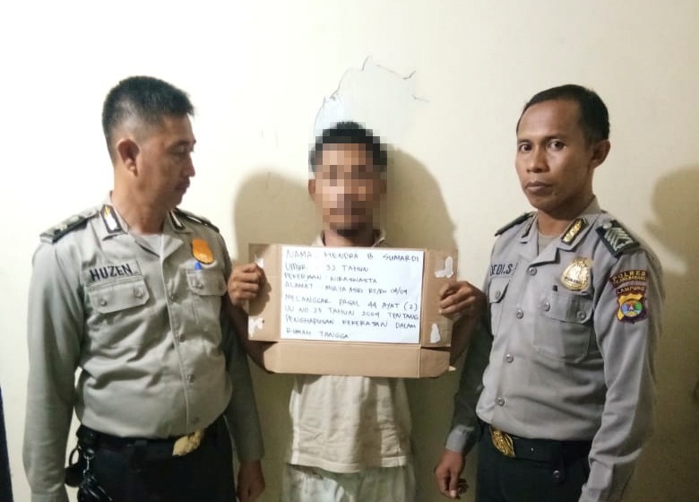 Ditolak Berhubungan Intim, Suami “Cacak” Istri Dengan Parang Tebang Tebu