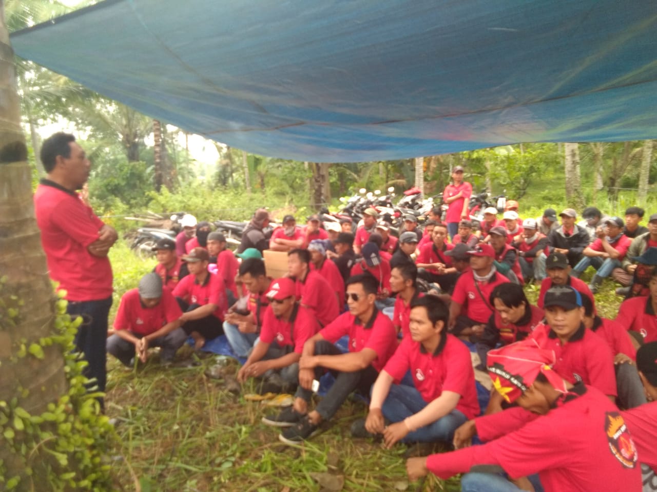 PHK Sepihak Puluhan Buruh PT Sumber Batu Berkah Aksi Mogok Kerja