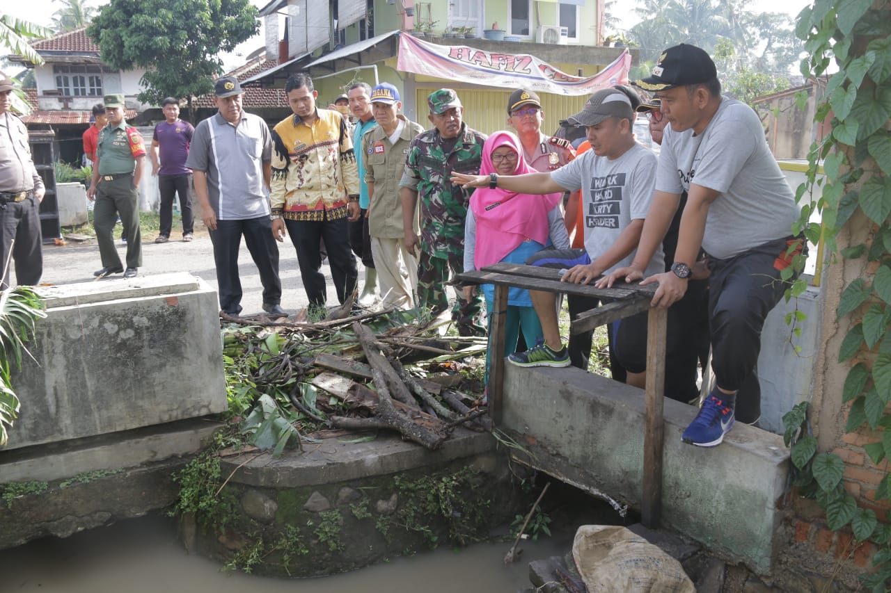 Wabup Pringsewu Tinjau Lokasi Banjir di Margabatin dan Ujung Gunung