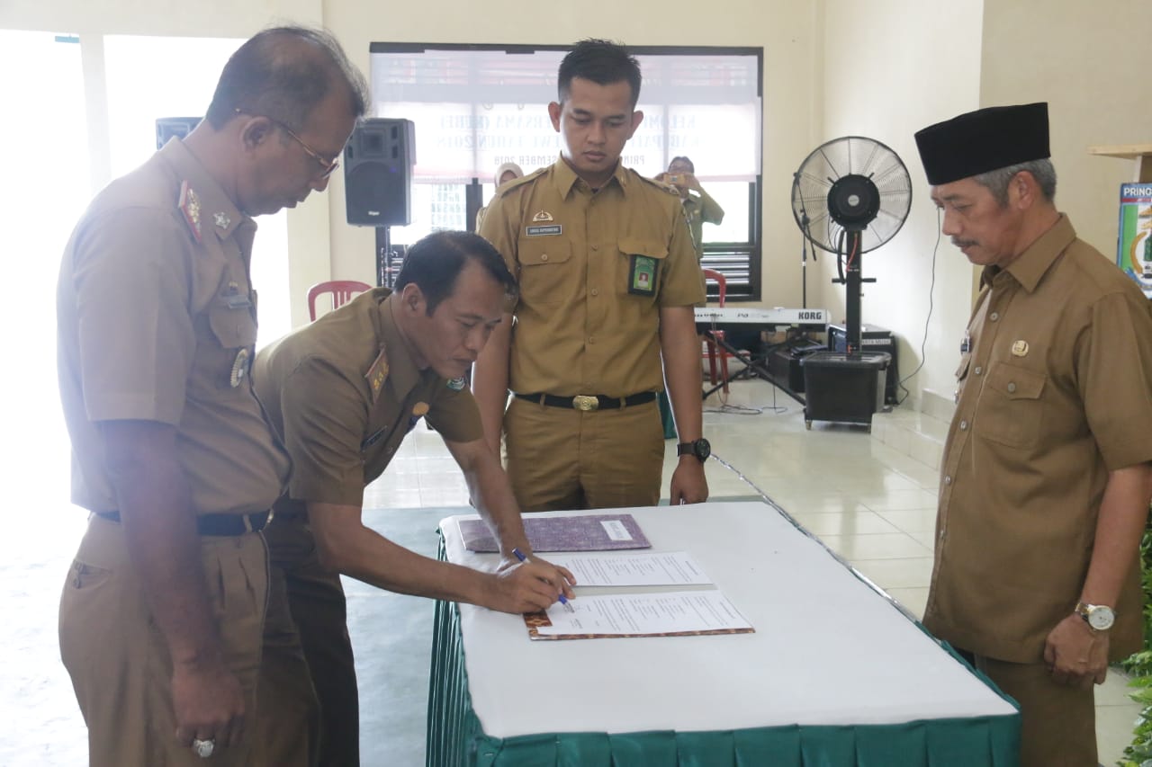 Sujadi Pimpin Serah Terima Jabatan Kadis Sosial Pringsewu