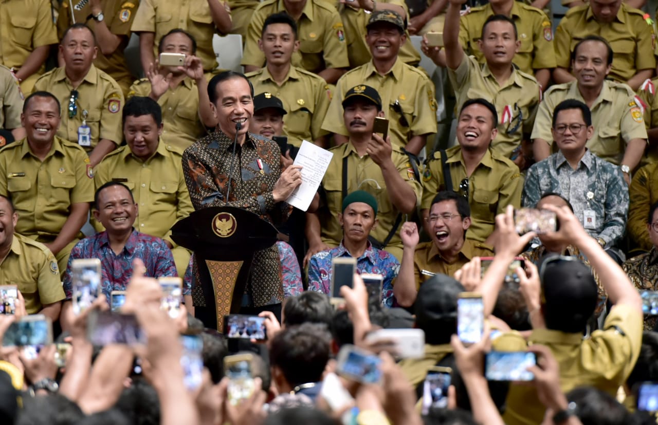 Mendagri Dampingi Presiden Terima Aspirasi Perangkat Desa Se- Indonesia