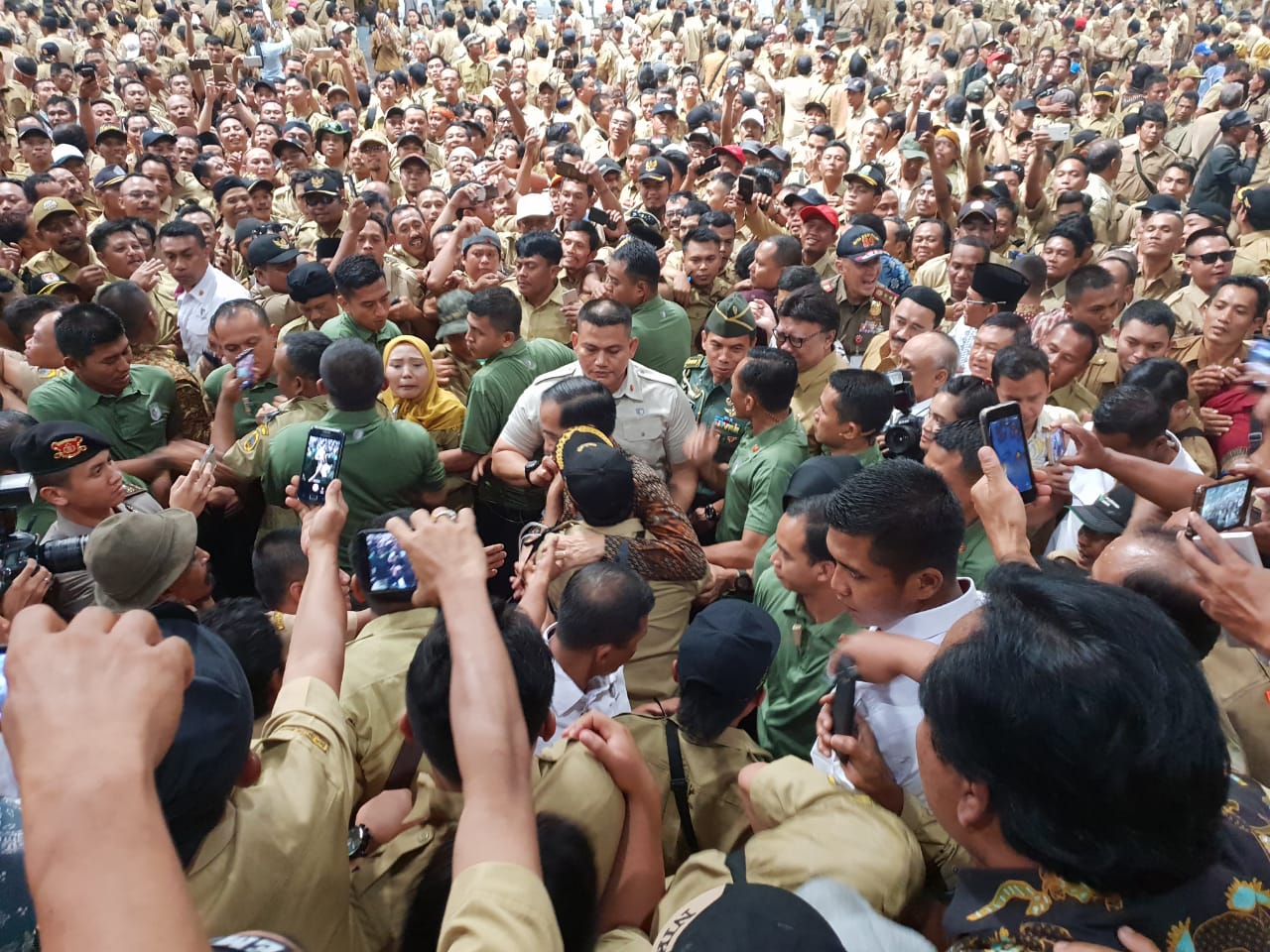 Presiden Dengar Aspirasi Langsung Perangkat Desa Se- Indonesia di Istora Senayan