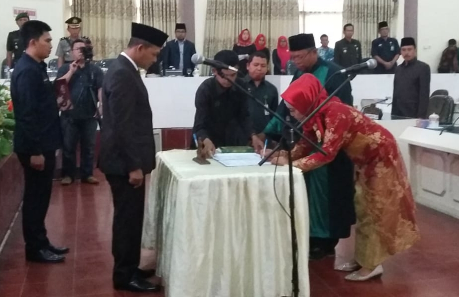 DPRD Tanggamus Lantik PAW Sudi Astuti Gantikan Khoirul Basri