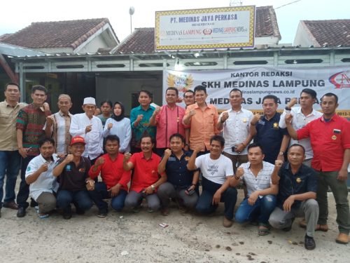 Edwarsyah Pernong Beri Wejangan Redaksi SKH Medinas