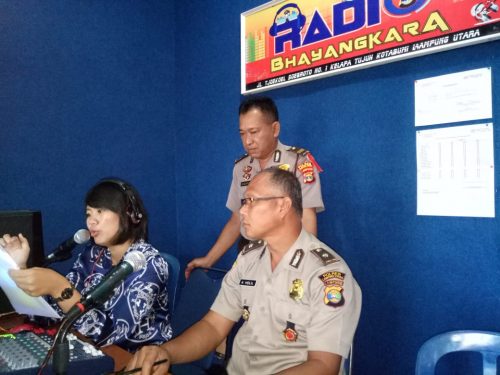 Sosialisasi Penerimaan Polri SIPSS 2019, Kabag Sumda Polres Lampung Utara Talk Show di Radio