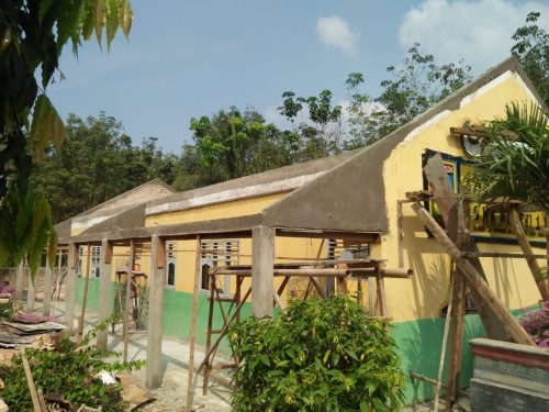 Pembangunan Lap komputer dan RKB SMA Negeri 1 Bumi Agung Rp1 Miliar Berkualitas Buruk.