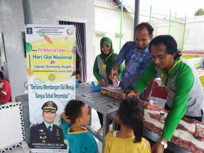 Peringati Hari Gizi Nasional, Lapas Gunung Sugih Bagi-bagi Bubur dan Susu Gratis