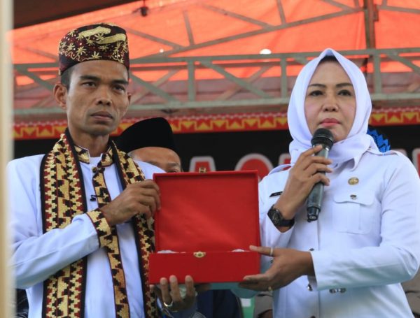 Hj Winarti Undang Silahturahmi Wartawan Se-Tulang Bawang di Rumah Dinas Ada Ust Abdul Somad