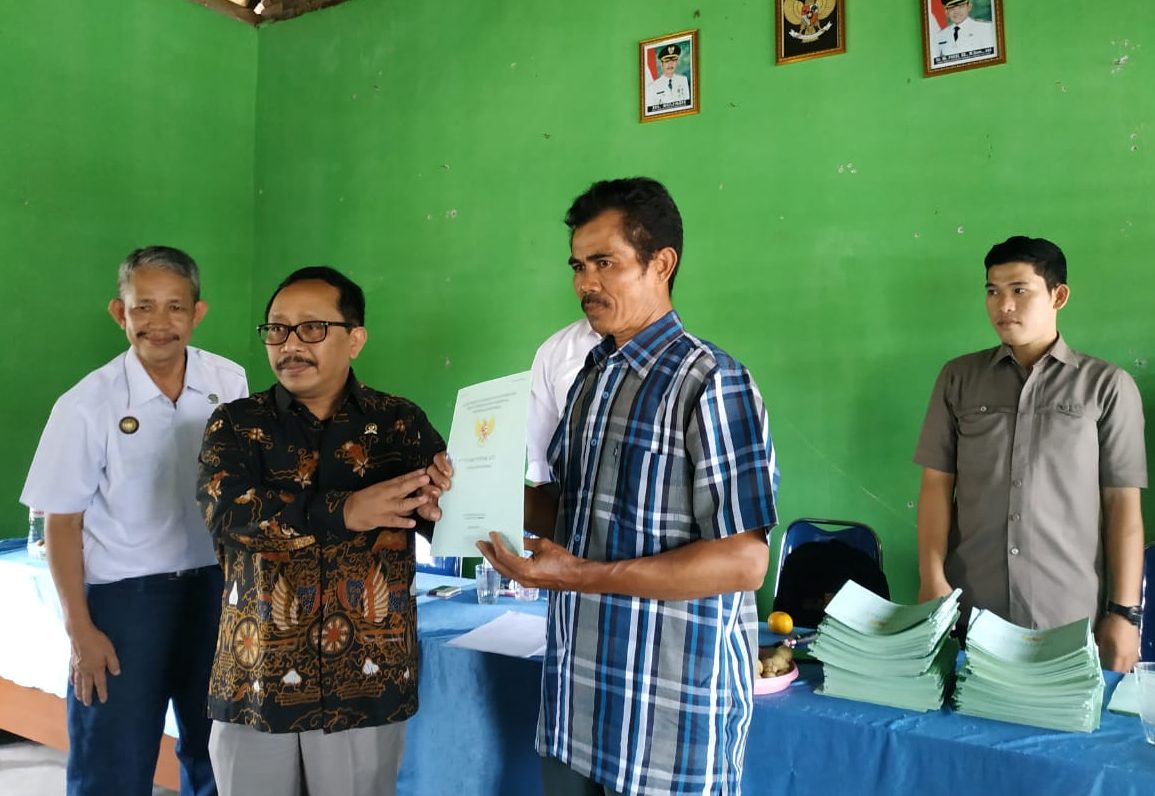 Endro S. Yahman Awasi Proses Pembagian Sertifikat Program PTSL 2019