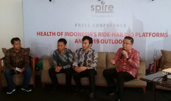 Pergulatan Dua Raksasa Transportasi Online Go-jek Versus Grab di Indonesia