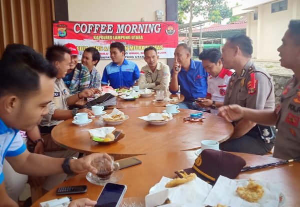 “Seruput Kopi Pagi” Bersama Wartawan, Kapolres Lampura Imbau Masyarakat Jangan Takut  Laporkan Aksi Kejahatan