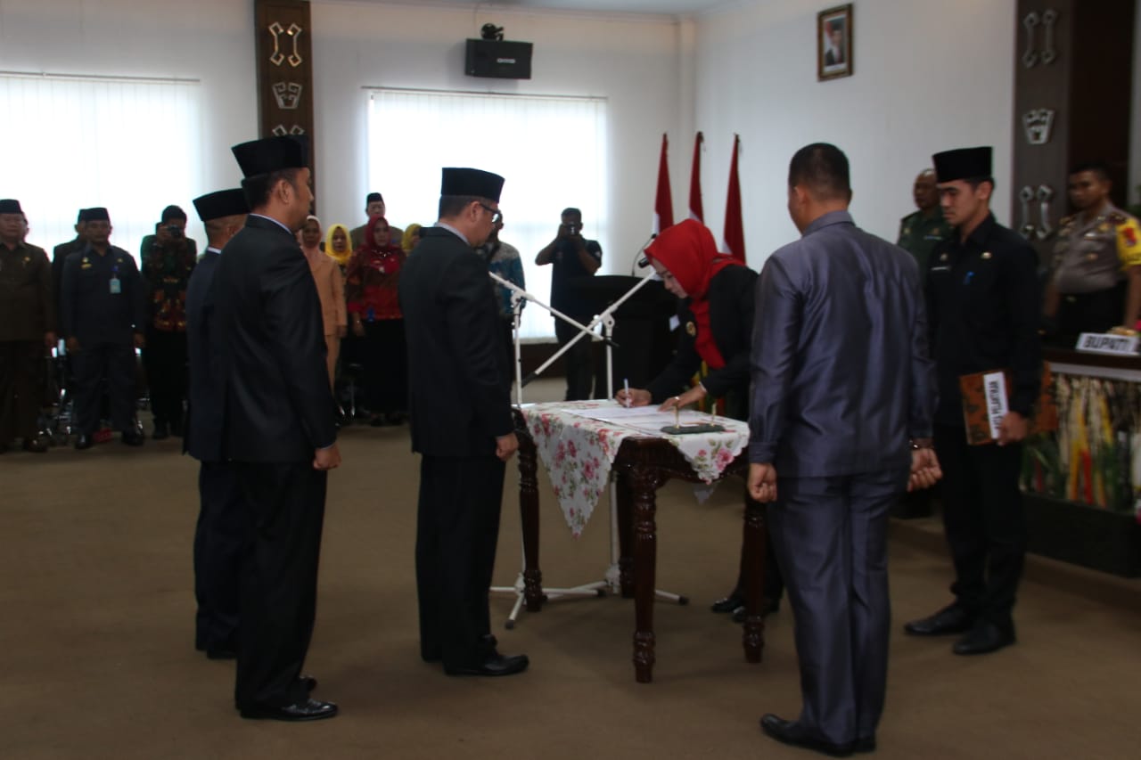 Winarti Lantik 16 Kepada Dinas