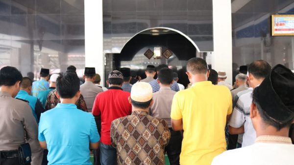 Polres Tanggamus Sholat Ghaib Untuk Jenderal Pol (Purn) Prof Dr Awaloedin Djamin