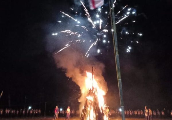 Api Unggun Malam Penutupan Kemah Karya Bakti Tuba