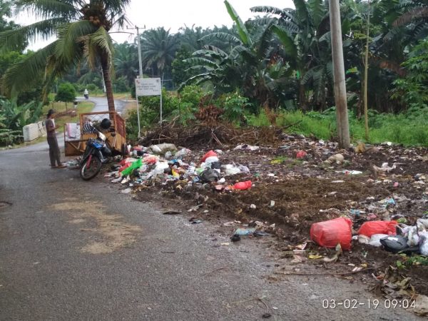 Lapor Pak Bupati, Sampah Berserakan Dibelakang Rutan Kotabumi