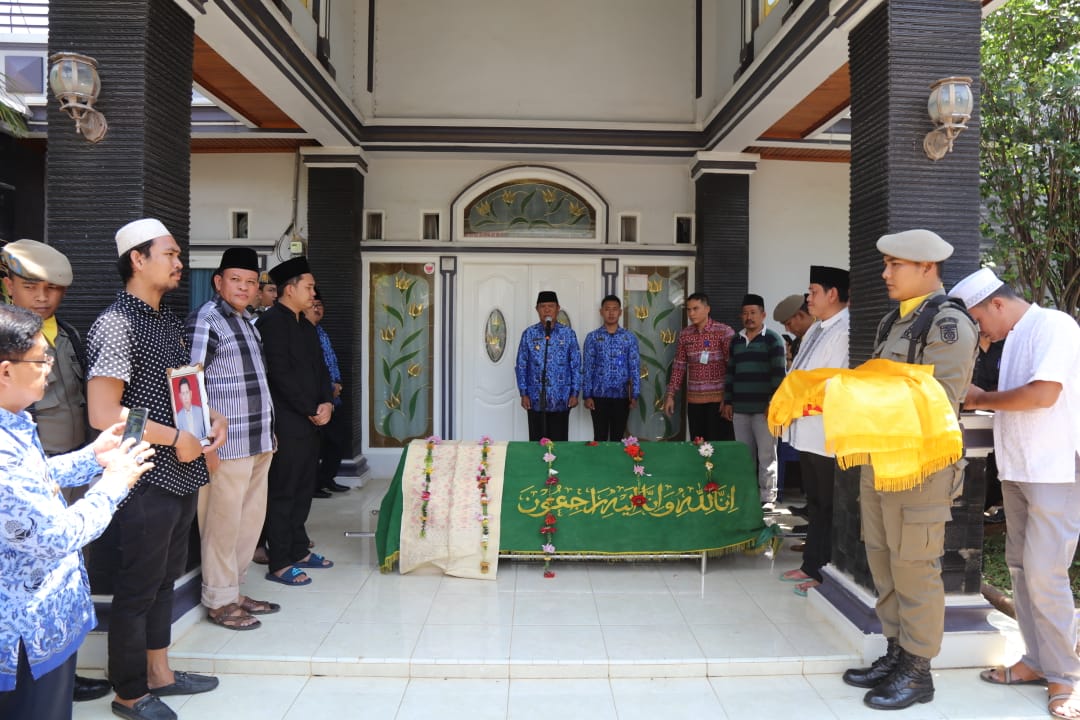 Wagub Bachtiar Lepas Jasad Mantan Kadis Pengairan Robinsyah ke Peristirahatan Terakhir