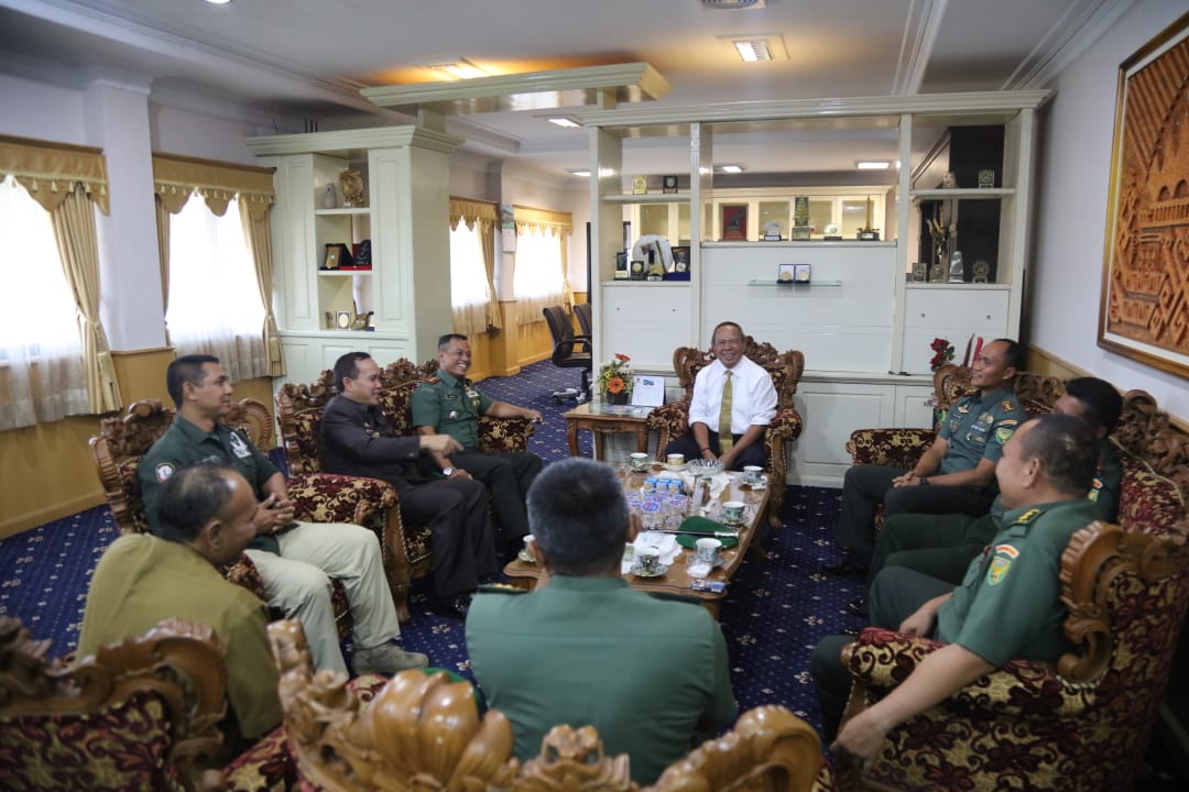 Tingkatkan Sinergitas Pemprov dan TNI, Wagub Bachtiar Terima Kunjungan Kerja Danrem 043 Gatam Taufik Hanafi