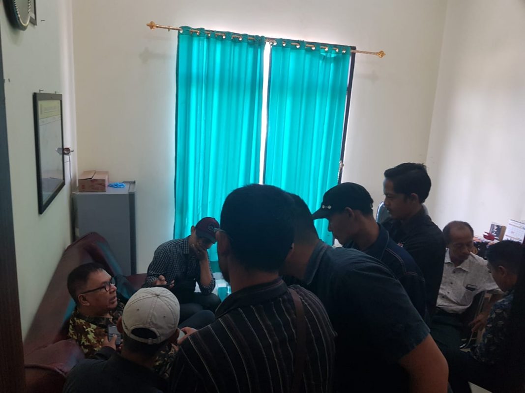 Lama Menunggu Penyidik Untuk Komprontir Kasus Tanah, Alzier Uring uringan di Polres Pesawaran?