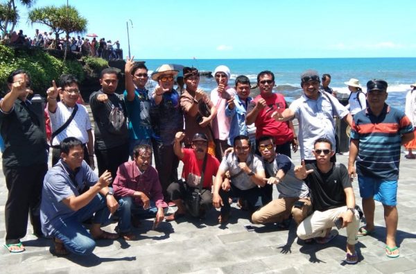 Wartawan Lampung Timur Kagumi Pesona Pantai Tanah Lot Dan Kute Bali